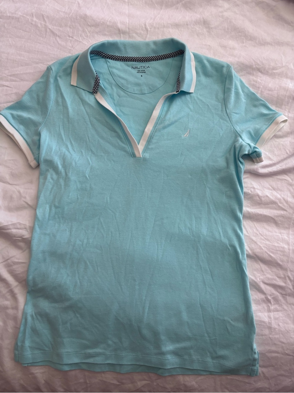 Women’s Nautica shirt